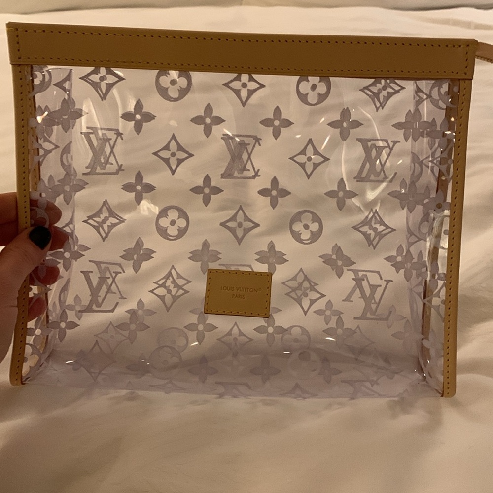 Absolutely stunning authentic new limited edition Louis Vuitton case,must have - Picture 9 of 17